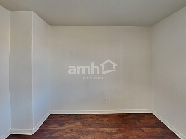 Building Photo - 138 E Calle Del Rondador