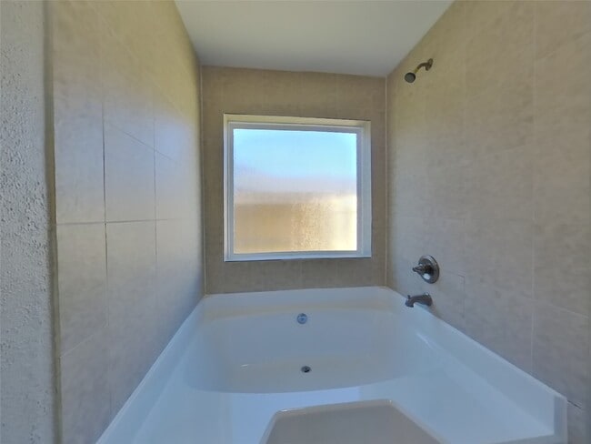 Building Photo - 12219 White River Dr