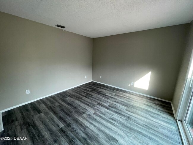 Building Photo - 97 Springwood Square