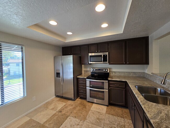Primary Photo - 956 Lupine Hills Dr