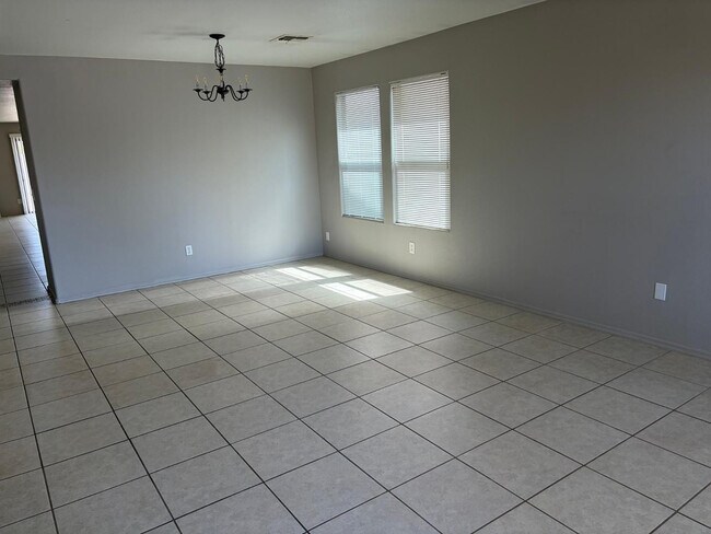 Building Photo - 847 E Desert Rose Trail
