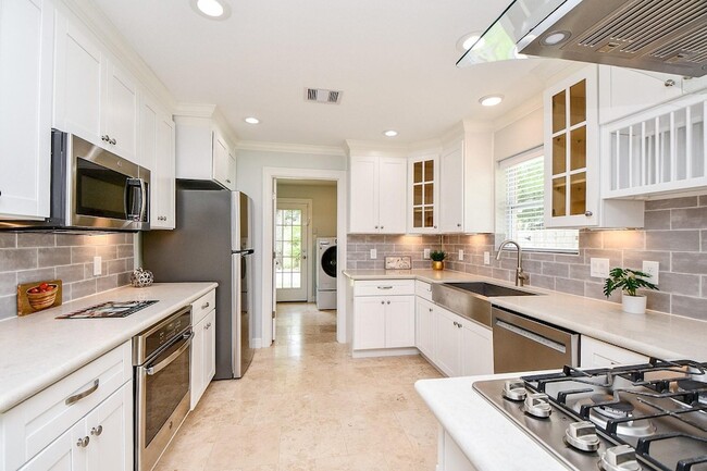 Building Photo - 707 Thistlewood Dr