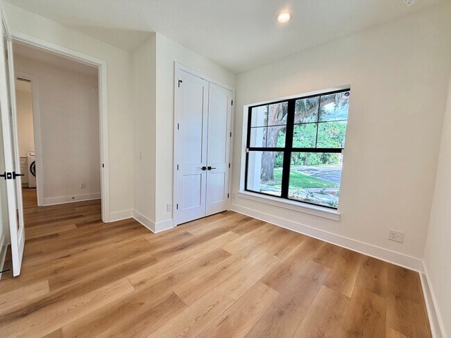 Building Photo - Brand New Custom 5/3.5 Home Steps from Downtown Winter Garden!