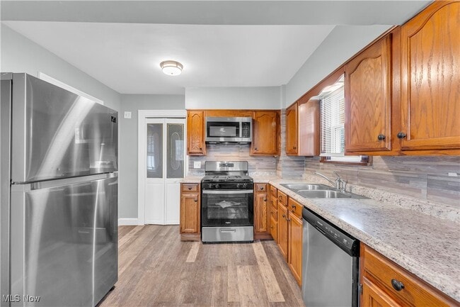 Building Photo - 961 Montford Rd