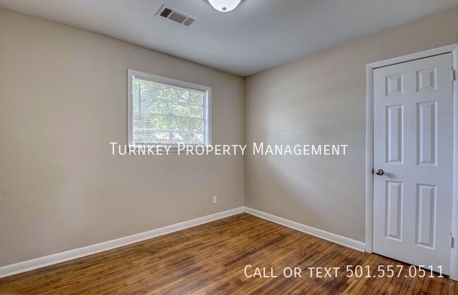 Building Photo - 713 Ellen Dr