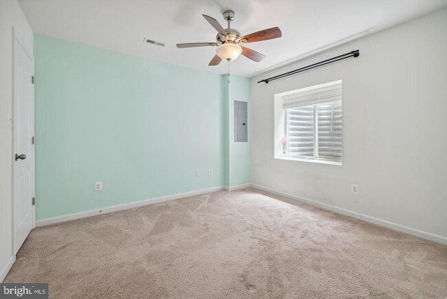 Building Photo - 6252 Newport Ct