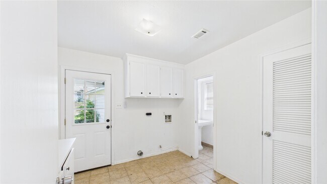 Building Photo - 1107 Verret Ln