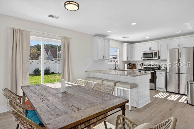 Building Photo - 225 University Pkwy