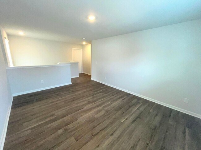 Building Photo - 503 Sandy Holw Dr