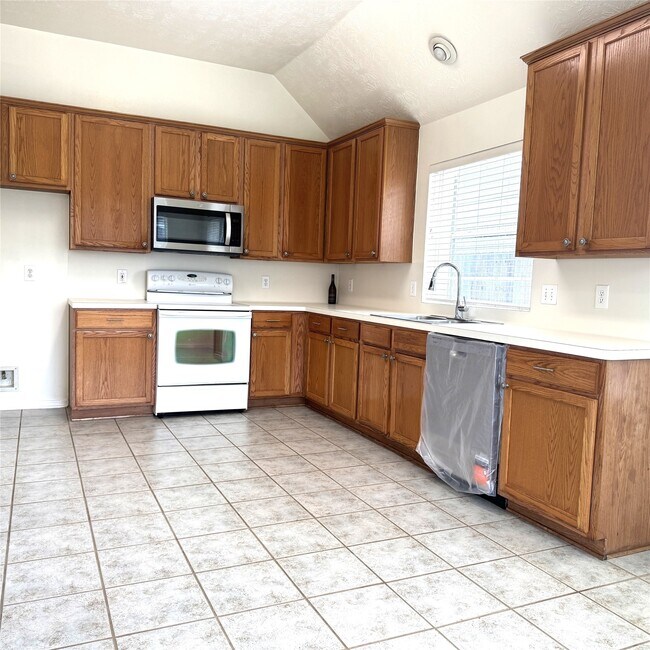 Building Photo - 10023 Hickory Trail Ln