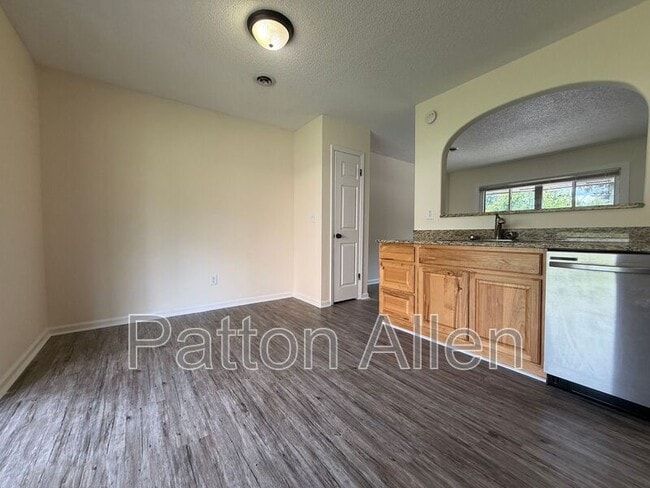 Building Photo - 28 Dawnwood Cir
