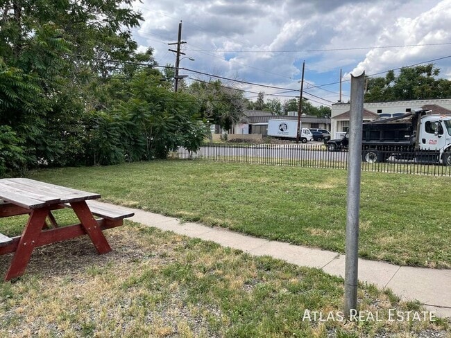 Building Photo - 1175 Lipan St