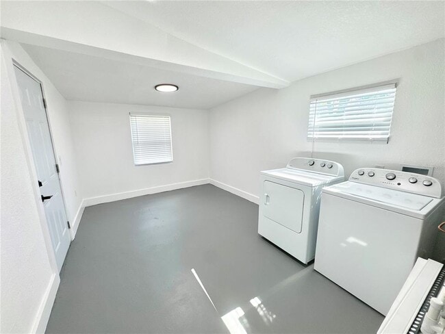 Building Photo - 1417 Ambassador Ave