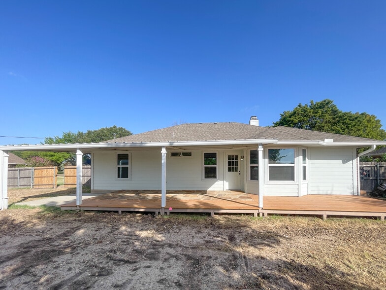 Building Photo - 14308 Chisolm Dr