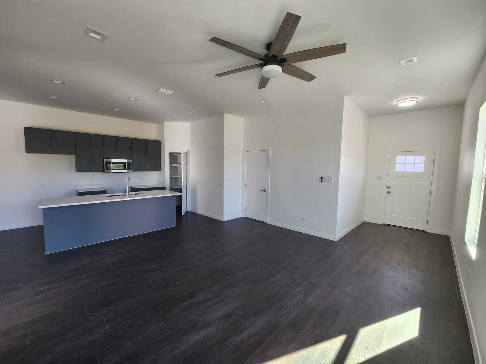 Building Photo - 2716 Kerria Ave