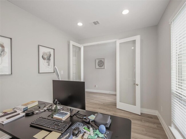 Building Photo - 4108 Emerson Cove Dr