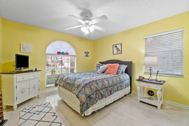Building Photo - 7916 Coral Pointe Dr