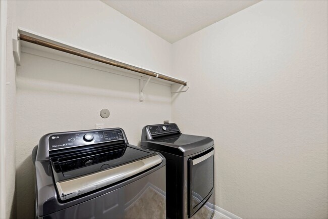 Building Photo - 15015 Hope Hills Ln