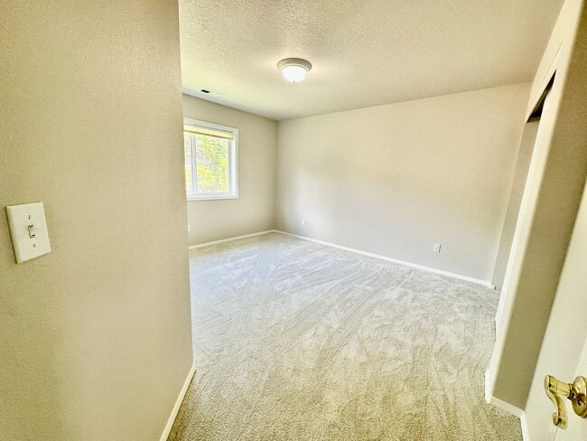 Building Photo - 5 bedroom, swimming pool, Gym, close to OSU