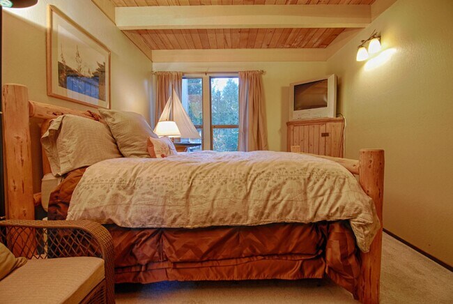 Building Photo - SKI LEASE: Kings Beach; Updated, Well Appointed Townhome