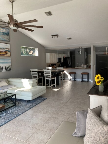 Building Photo - 104 Cala Ct