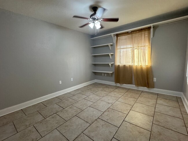 Building Photo - Great Rental near LSU