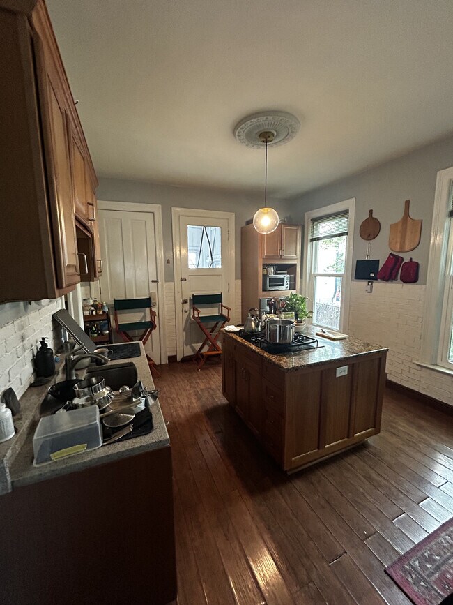 Building Photo - 1754 N Astor St