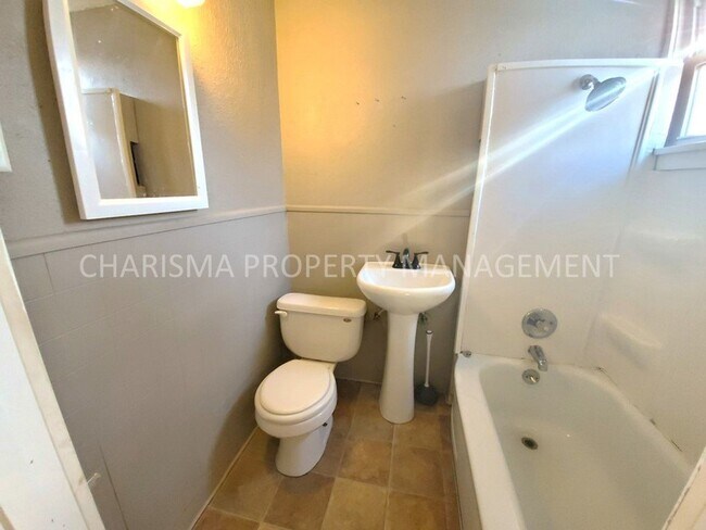 Building Photo - T and L Investments - 641 Praire Duplex