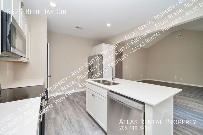 Building Photo - 5525 Blue Jay Cir