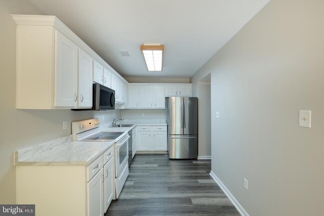 Building Photo - 5620 Summer Oak Way