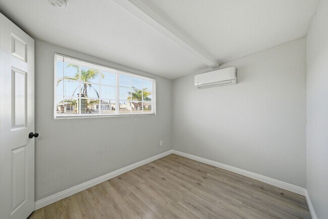 Building Photo - 126 E Balboa Blvd