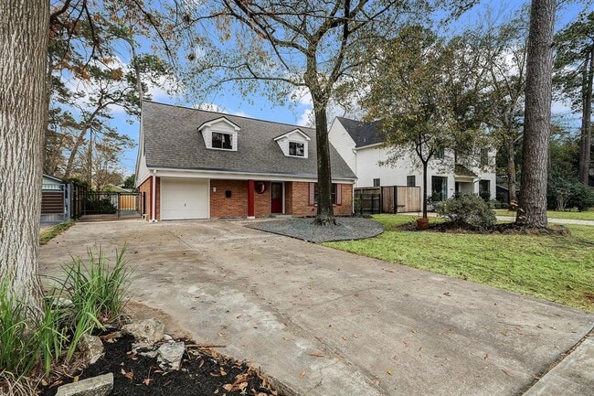 Building Photo - 1051 Gardenia Dr