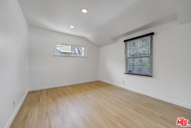 Building Photo - 6044 Varna Ave