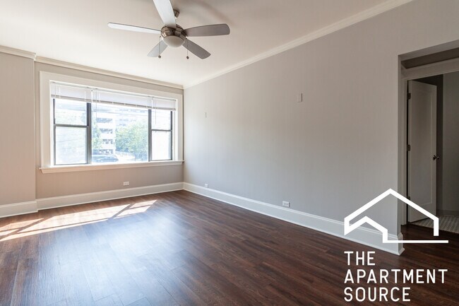 Building Photo - 817 W Lakeside Pl