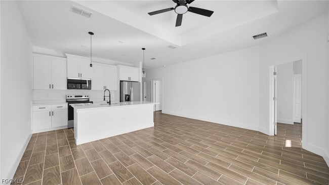 Building Photo - 4989 Fairway Ct