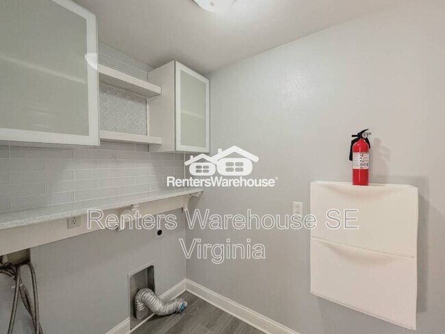 Building Photo - 100 Burnetts Ct