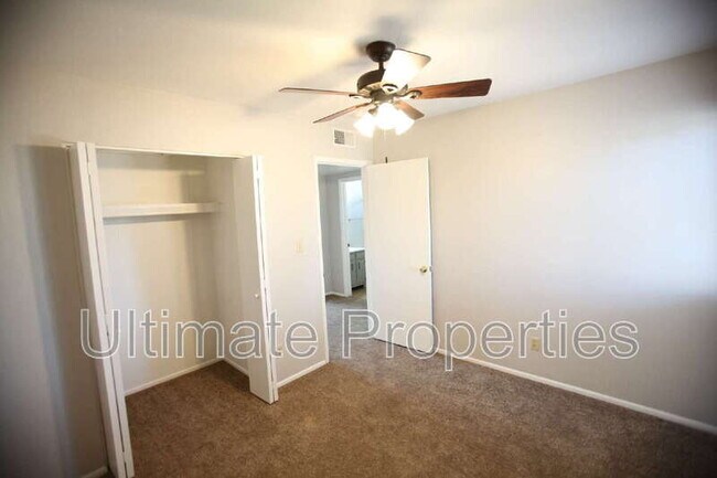 Building Photo - 401 W Utopia Rd