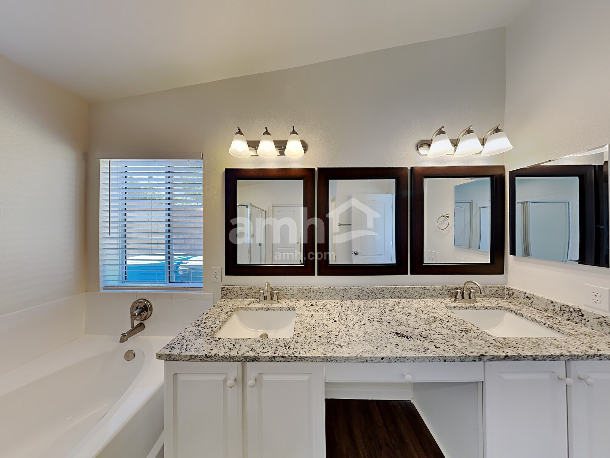 Building Photo - 2256 E Monona Dr