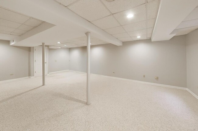 Building Photo - 417 Ashbury Dr