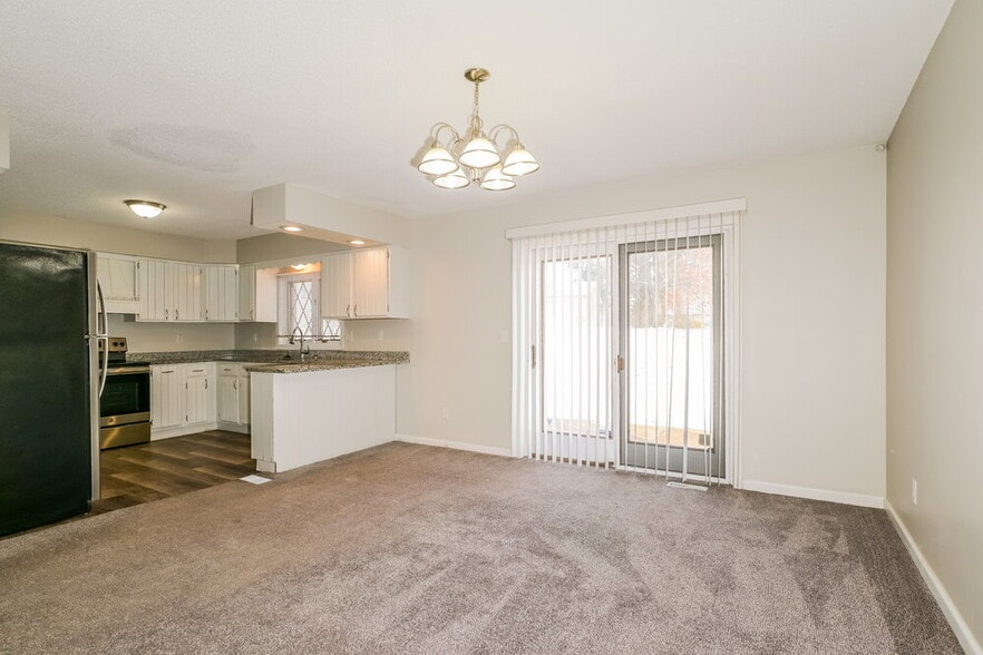 Building Photo - 11990 Roseview Ln