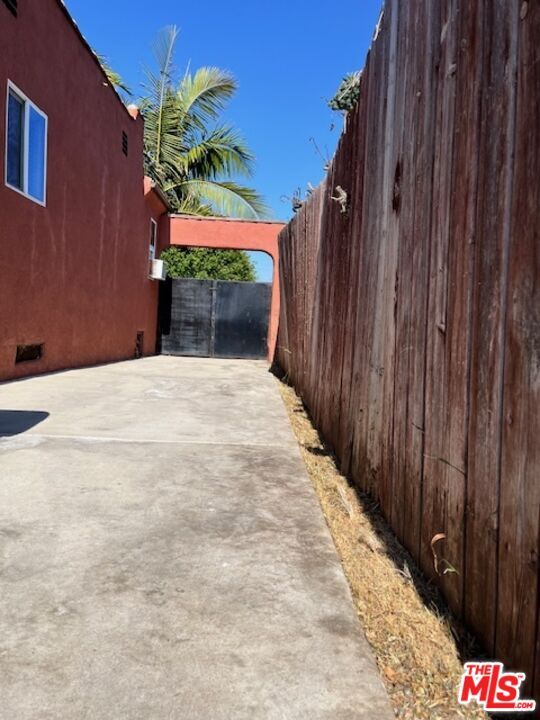 Building Photo - 5851 7th Ave