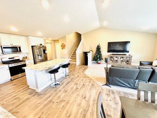 Building Photo - Amazing updated 4 bed house in Lakeville!