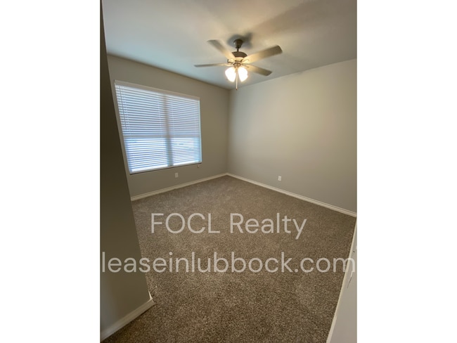 Building Photo - 3 bed 2 bath Open Concept