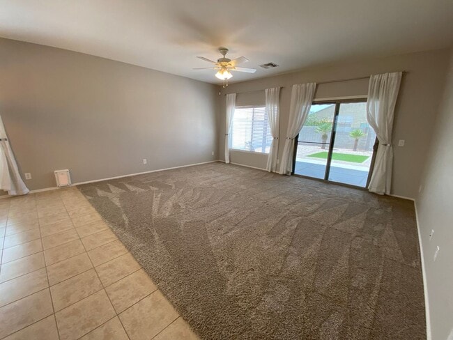 Building Photo - Exceptional 4BR/2BA Home in Magma Ranch! T...