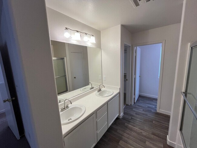 Building Photo - Beautiful home ready for rent