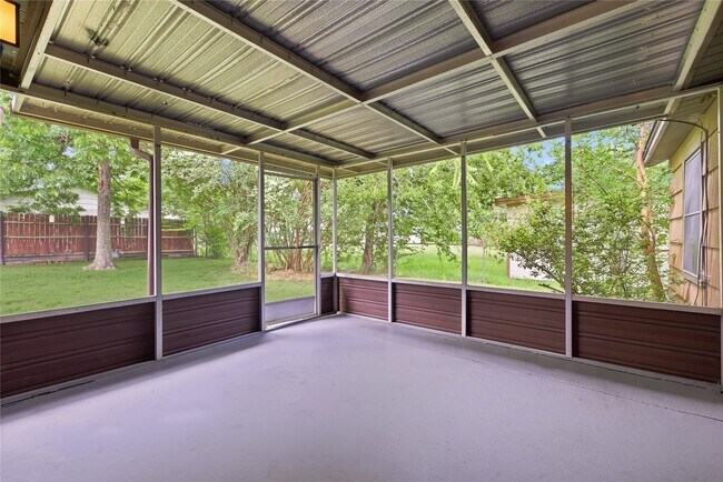 Building Photo - 8406 Highcrest Dr