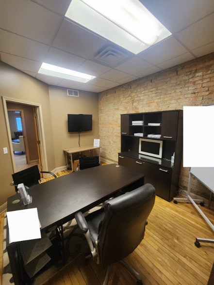 Building Photo - 9 Main St