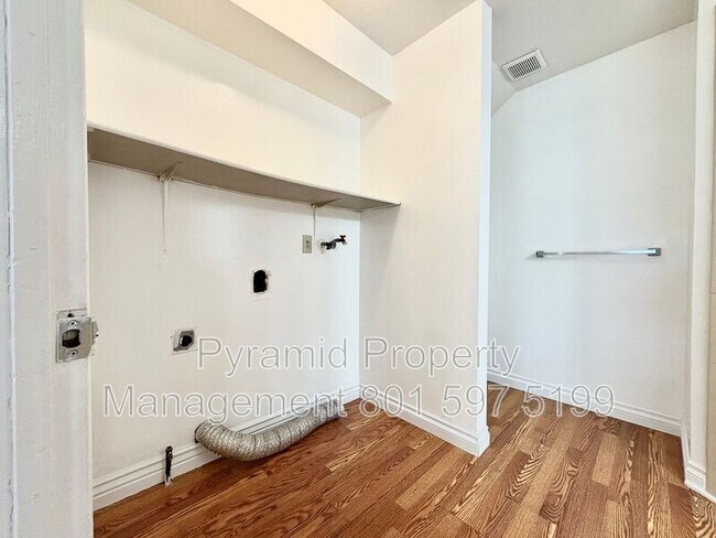 Building Photo - 1099 Shepard Ln
