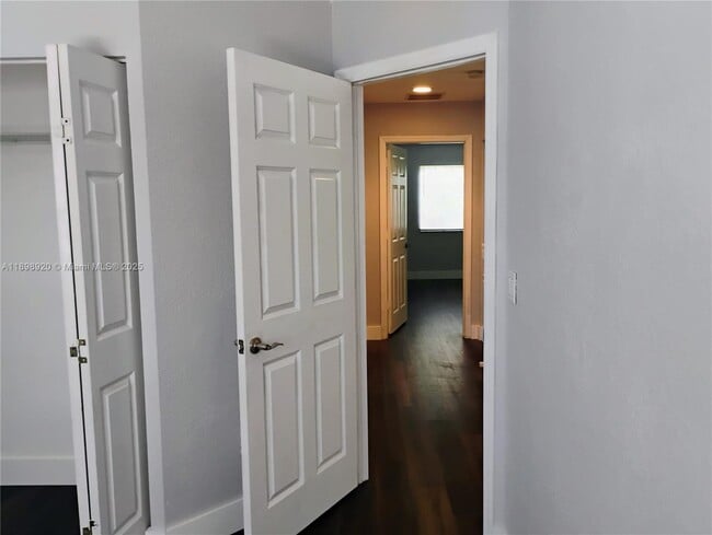 Building Photo - 1115 Lucaya Dr