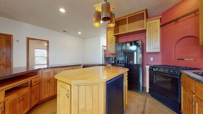 Building Photo - BEAUTIFULL 3 Bedroom  2 Bath IN THE FOOTHILLS